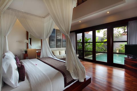 Photo of the whole room, Swimming pool, Swimming pool