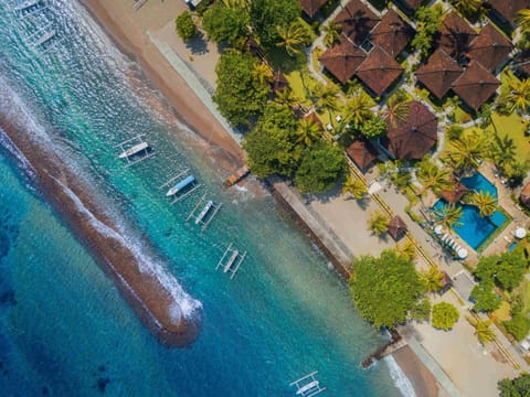 Property building, Natural landscape, Bird's eye view, Beach, Pool view, Sea view, Swimming pool