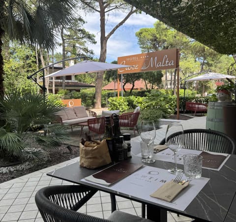 Dining area, Garden view