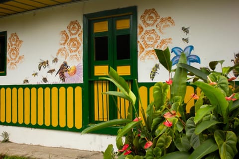 Facade/entrance