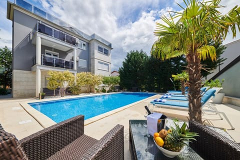Swimming pool, Swimming pool