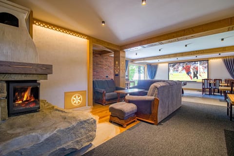 Communal lounge/ TV room, TV and multimedia, Living room, Seating area, Evening entertainment, Breakfast