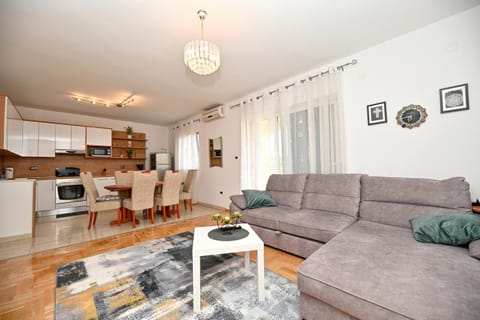 Apartment Ražanac Nikola Apartment in Zadar County