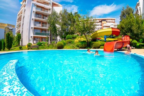 Swimming pool, group of guests