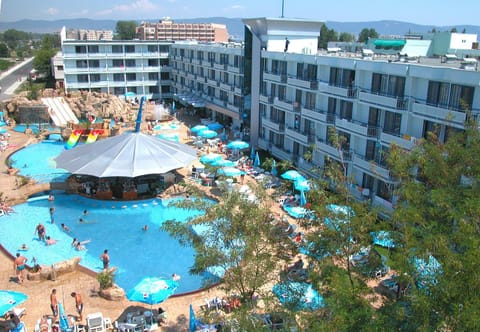 Facade/entrance, Day, People, Pool view, Swimming pool, group of guests, sunbed