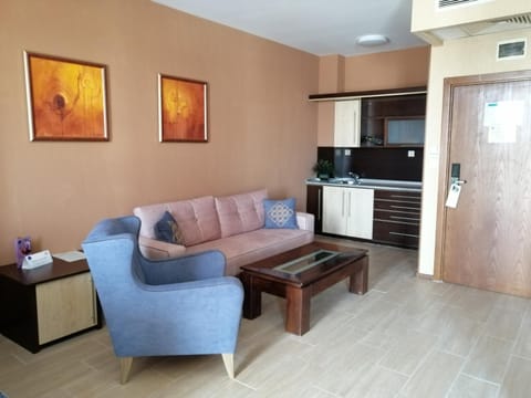 Kitchen or kitchenette, Living room