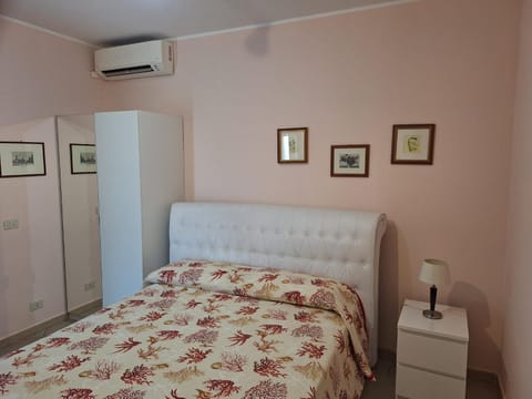 Bed, Bedroom, locker