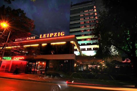 Property building, Facade/entrance, Day, Street view
