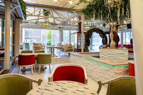 Restaurant/places to eat, Lobby or reception, Lounge or bar, Seating area