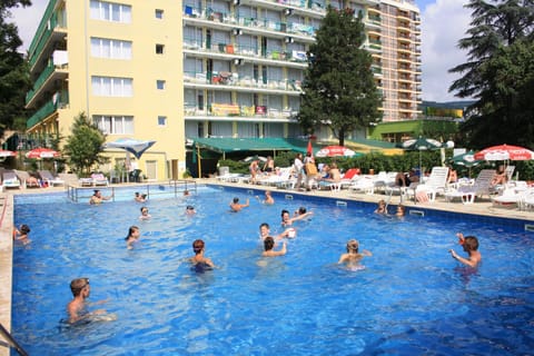 Property building, Day, Swimming pool, Swimming pool