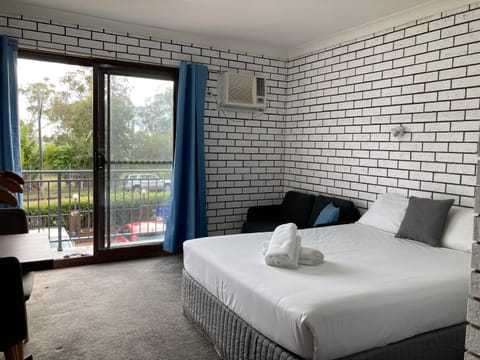 towels, air conditioner