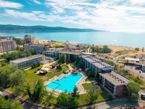 Property building, Bird's eye view, Swimming pool