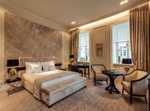 Seating area, Bedroom