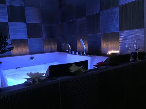 Hot Tub, Spa and wellness centre/facilities