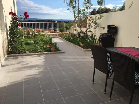 Balcony/Terrace, Garden view