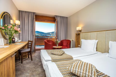 Bed, Balcony/Terrace, Photo of the whole room, Seating area, Bedroom