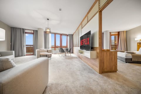 TV and multimedia, View (from property/room), Seating area, heating, VIP