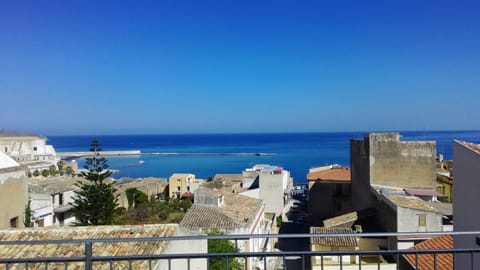 City view, Sea view