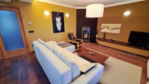 TV and multimedia, Living room, Photo of the whole room, Seating area