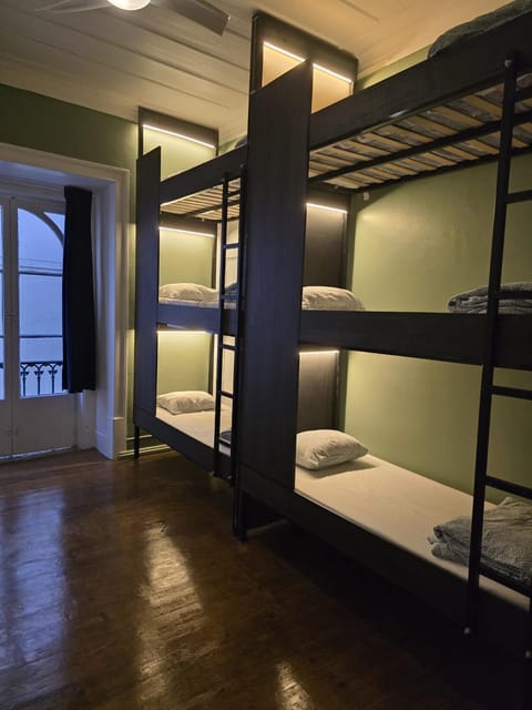 Bedroom, bunk bed