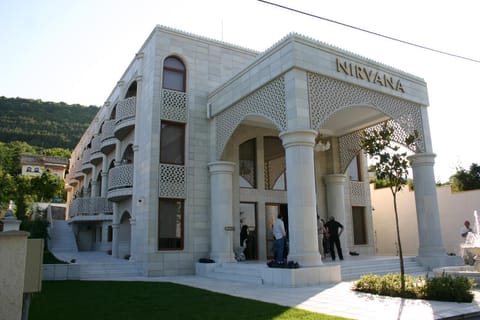 Facade/entrance