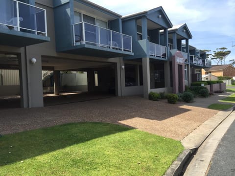 Property building, Facade/entrance