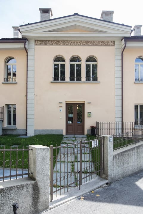 Property building, Facade/entrance, On site