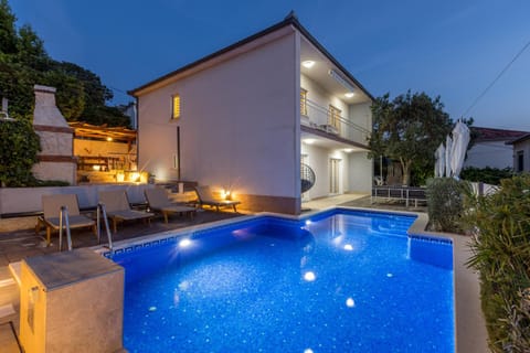 Villa Ines with Pool by the beach House in Okrug Gornji