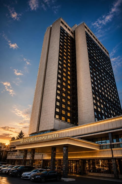 Property building, Facade/entrance, Sunset, Parking