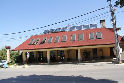 Facade/entrance