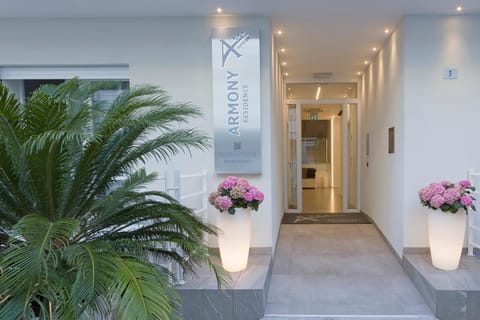 Property building, Facade/entrance, Lobby or reception