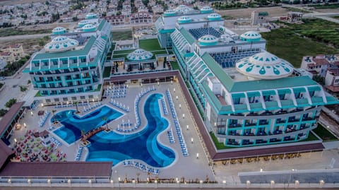 Property building, Bird's eye view, Pool view, Swimming pool
