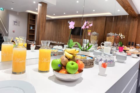 Restaurant/places to eat, Food, Non alcoholic drinks