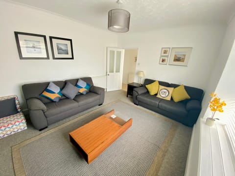 Living room, Photo of the whole room