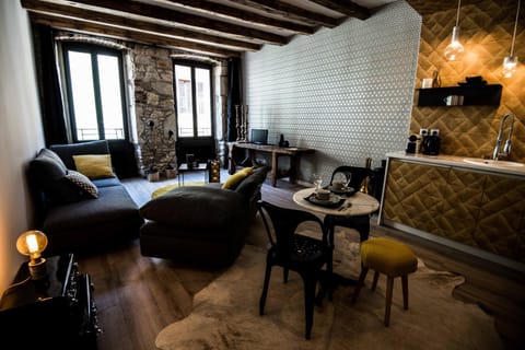 Day, Dining area