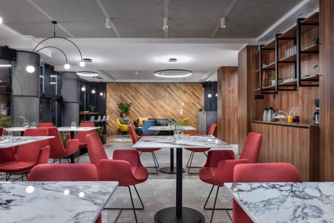 Restaurant/places to eat, Lounge or bar