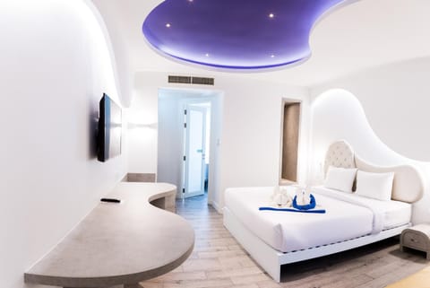Photo of the whole room, Bedroom
