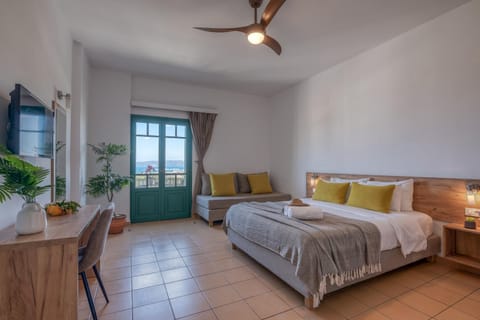 Bed, TV and multimedia, Photo of the whole room, Bedroom, Sea view, towels