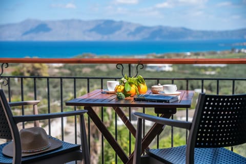 Patio, Day, Natural landscape, View (from property/room), Balcony/Terrace, Food and drinks, Food, Mountain view, Sea view, Drinks