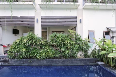 Property building, Swimming pool