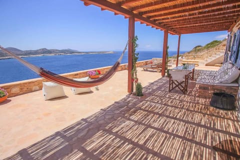 Patio, Facade/entrance, Day, Neighbourhood, Natural landscape, Summer, Garden, Balcony/Terrace, Photo of the whole room, Decorative detail, Beach, Beach, On site, Garden view, Landmark view, Mountain view, Sea view