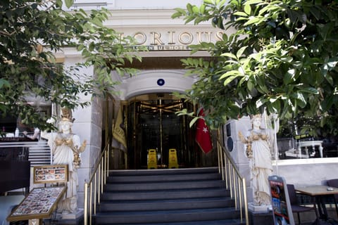 Facade/entrance