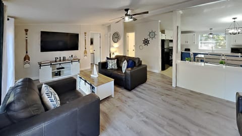 Put-in-Bay Island Club #5 House in South Bass Island