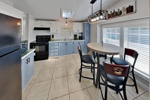 Put-in-Bay Island Club #101 House in South Bass Island