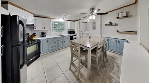 Put-in-Bay Island Club #102 House in South Bass Island