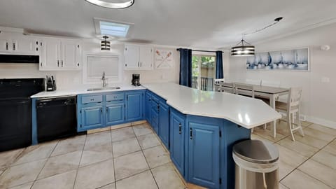 Island Club #104 House in South Bass Island