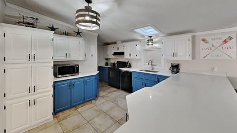 Island Club #104 House in South Bass Island