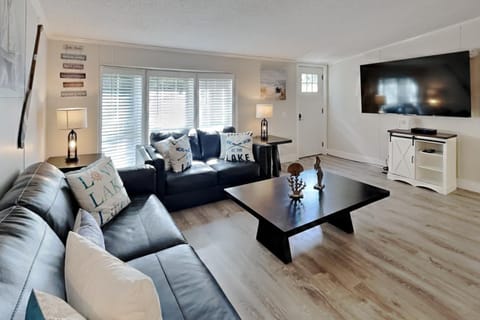 Put-in-Bay Island Club #4 House in South Bass Island