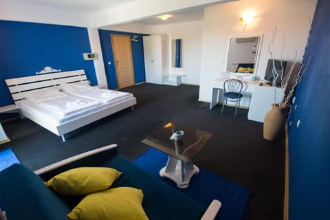 Shower, Toilet, Bathroom, TV and multimedia, Coffee/tea facilities, Balcony/Terrace, Bedroom, Sea view