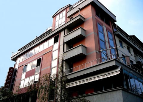 Property building, Facade/entrance, Day